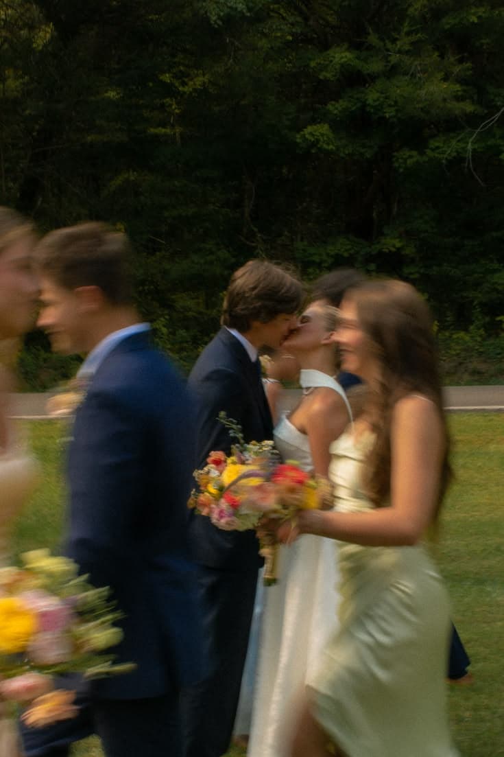 8 Wedding Guest Photo Ideas That Capture the Real Moments
